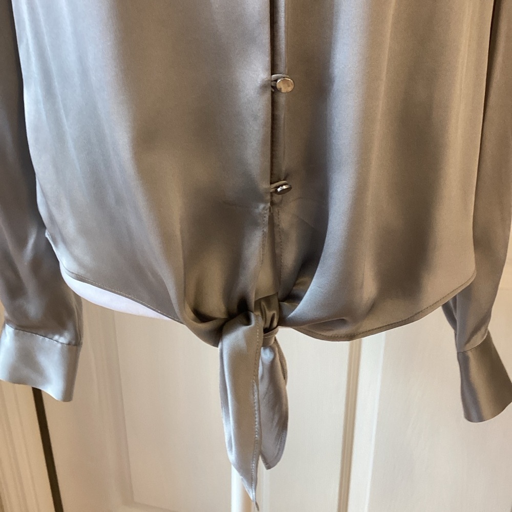 ANTONIO MELANI 100% Silk Shimmering Silver Tie Front Blouse Sz XS - Picture 3 of 12